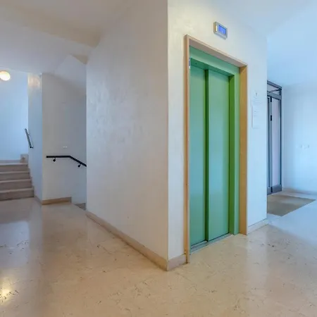 Lazzaretto A 5 Min Dall'aeroporto Appartement